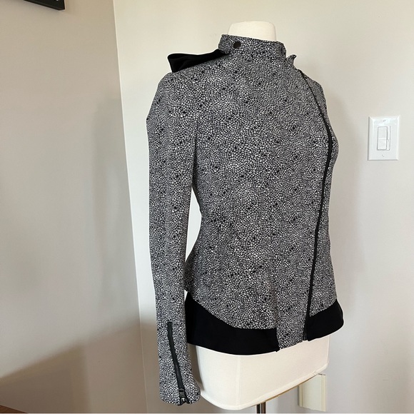 lululemon athletica Jackets & Blazers - Lululemon Bust A Move Jacket Plush Petal Black Sz 6 or 8